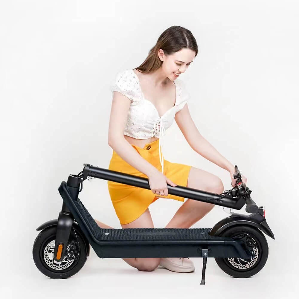 AOVO X9 Pro Max 10" összecsukható elektromos robogó, 550 W (1100 W maximális teljesítmény) motor 48 V 15,6 Ah akkumulátor