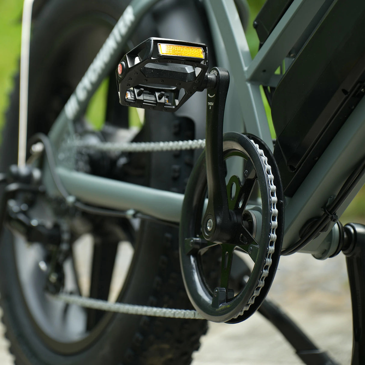 CYCROWN Hunter 20" Retro Fat Tire Electric Dirt Bike 750W (1000W Peak) Motor 48V 26Ah Dual Batteries